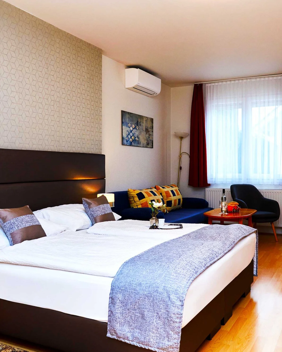 Tágas családi apartman nappalival