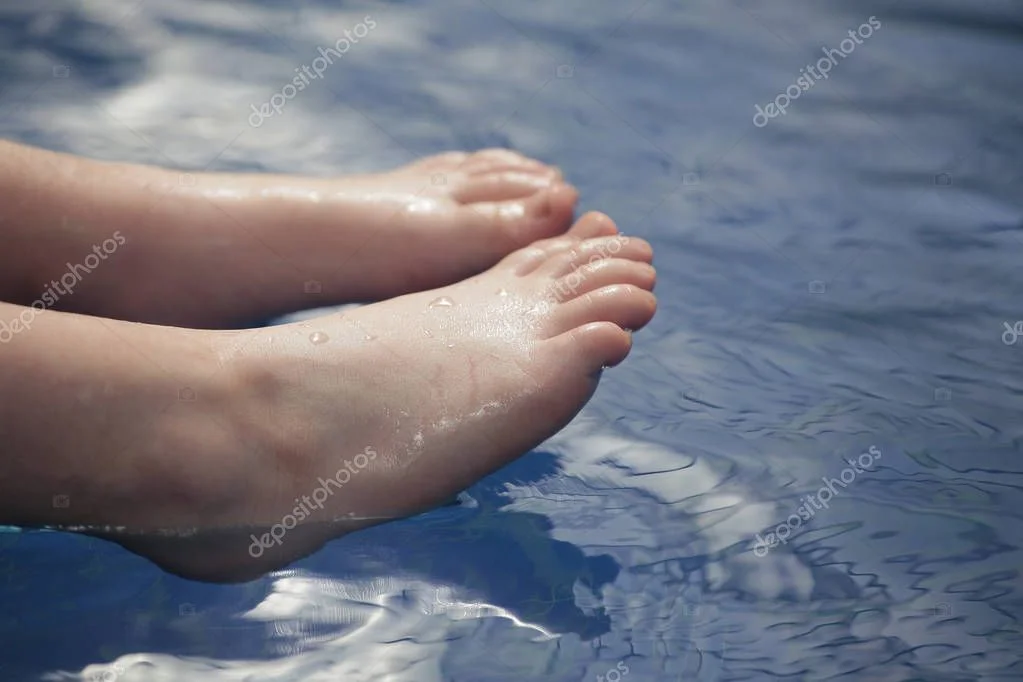 Család élményfürdőben pancsol