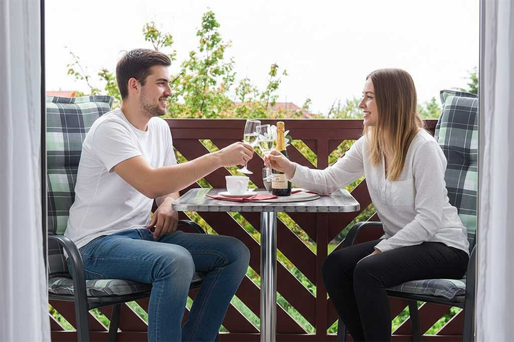 Vendéglátó személyes üdvözlése